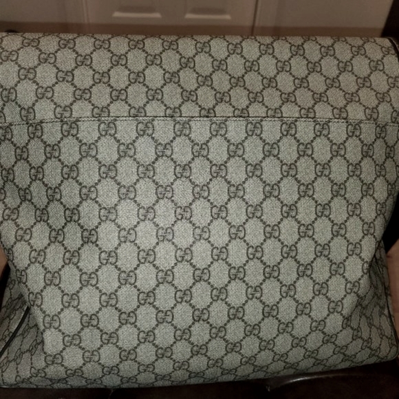 Authentic Gucci Large Messenger Bag - Picture 2 of 8